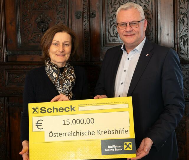 Andrea Konrath, Geschäftsführerin der Österreichischen Krebshilfe Burgenland und Bürgermeister Thoma Steiner.  | Foto: Eisenstadt