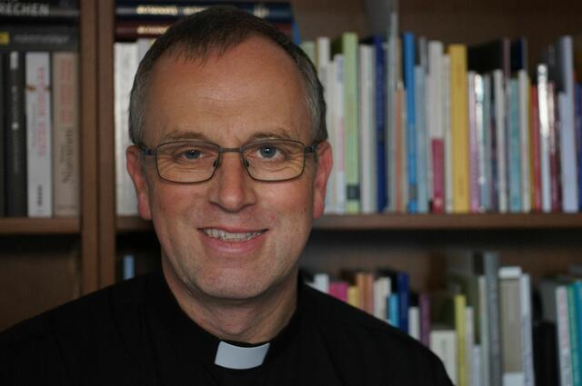 Jakob Bürgler übernimmt ab Herbst das Amt von Florian Huber in der Hauptkirche der Diözese Innsbruck. | Foto: Cincelli/dibk.at 