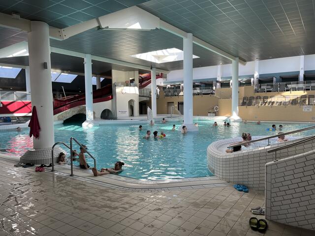 Für die Therme Stegersbach mit ihren 14 Becken und 1.500 m2 Wasserfläche herrscht nach Einschätzung des Landes Investitionsrückstau. | Foto: Martin Wurglits