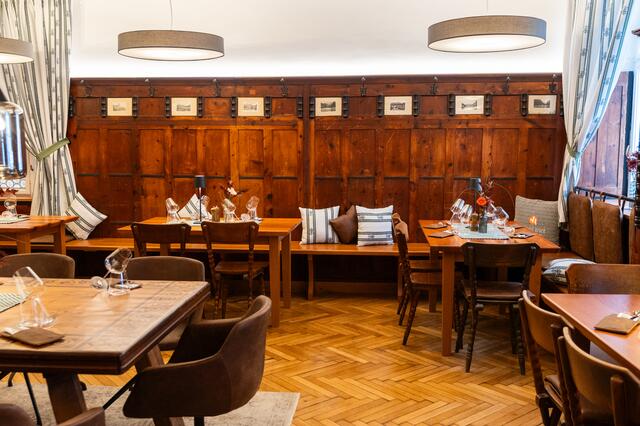Das alte Gasthaus war lange geschlossen. 2023 hat der Stadtwirt.bruck wieder aufgesperrt.  | Foto: Die Gipfelstürmer / Sageder