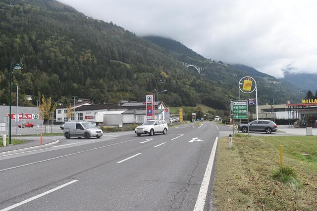 Auch auf diesem Teil der Strecke gibt es keine Fußgängerübergänge.  | Foto: Edith Lesnik