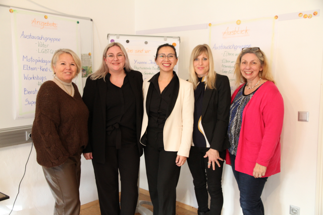 Von links nach rechts: Stadträtin (SPÖ) Sabine Bugnar, Evelin Schwarz, Yvonne Jouja, Claudia Stummer, Gemeinderätin (ÖVP) Gerlinde Buchinger. | Foto: Elisabeth Mörth