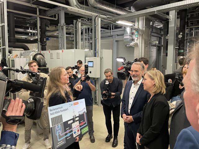 Auch Klimaschutzministerin Leonore Gewessler (Grüne) war bei der Vorstellung des Projekts mit dabei. | Foto: Luise Schmid