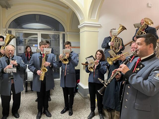 Ohne Blasmusik keine Amtsübergabe in Ottakring. | Foto: mjp