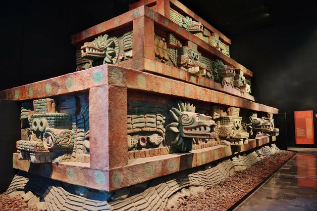 "Reise ins Land der Mayas und Azteken": Nachbau eines Tempels im Anthropologischen Museum Mexiko City | Foto: Peter Löwenstein