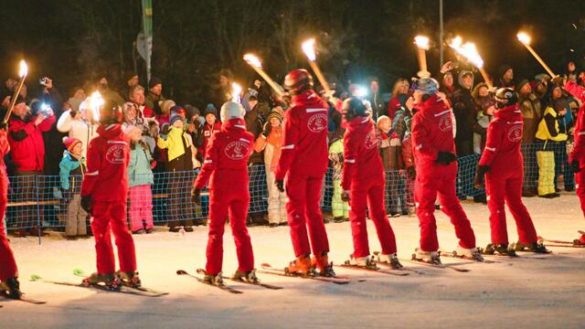 Die Skilehrer der Skischule Kurt Jöbstl beeindrucken mit einer spannenden Vorstellung | Foto: Privat