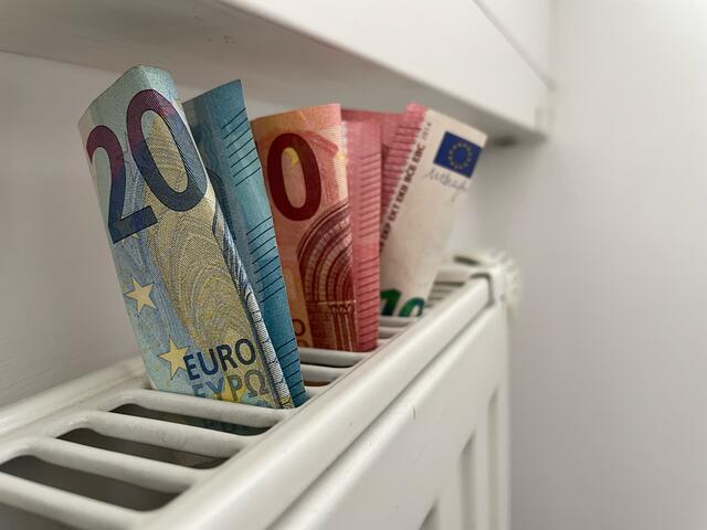 Viele Mieterinnen und Mieter bekommen ihre Heizkostenabrechnung recht spät. Das bedeutet fehlender Überblick und Intransparenz. | Foto: Symbolbild: Julia Hettegger