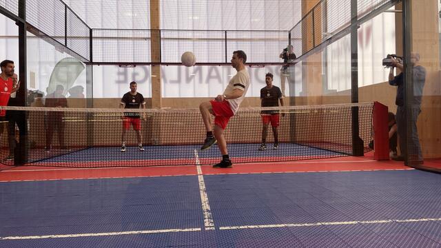 Mit einem Padbol-Legendenderby zwischen SK Rapid Wien gegen FK Austria Wien wurde der neue Indoor Padbol-Court in der Sport &amp; Fun Hallle Leopoldstadt eröffnet. | Foto: Kathrin Klemm
