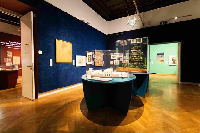 Die Ausstellung unternimmt einen Rundgang durch Wien auf den Spuren von medizinischen, psychischen und sozialen Hilfeleistungen sowie den Menschen dahinter. | Foto: David Peters