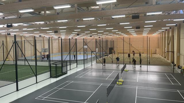 In der Sport &amp; Fun Halle Leopoldstadt gibt es Fußball, Badminton, Basketball, Leichtathletik, Padbol, Bouldern und vieles mehr. | Foto: Kathrin Klemm