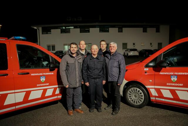 Vizebürgermeister Martin Bauer, Stefan Loibl, Josef Hochmeister, Thomas Geiter, Bürgermeister Elmar Schöberl (v.l.n.r.). | Foto: Stadtgemeinde Zistersdorf