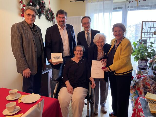 Karl Pannosch, Stefan Steinbichler, Josef Kronister, Brigitte Berger, vorne: Tochter Renate | Foto: Gemeinde Purkersdorf