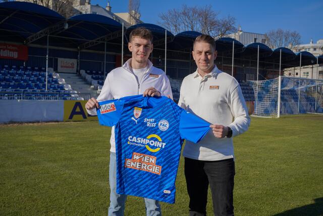 Der FAC mit Geschäftsführer Lukas Fischer (rechts) bekommt jetzt Unterstützung vom Rapid-Spieler Almer Softic (links). | Foto: FAC Wien
