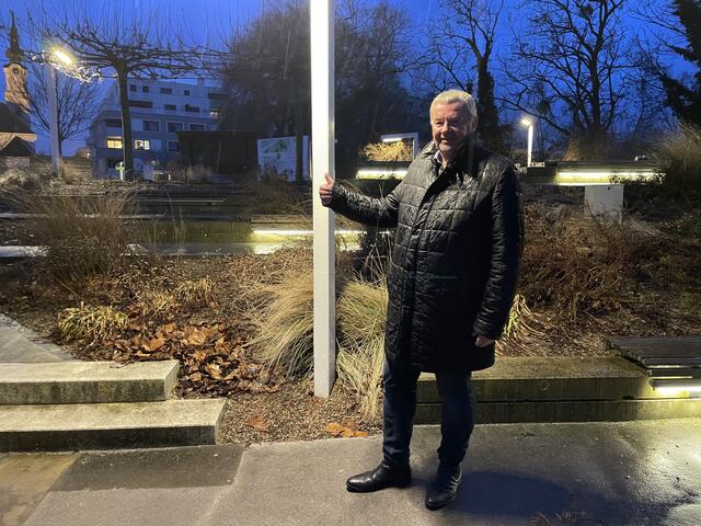 Stadtrat Peter Höckner vor der Blumentreppe. | Foto: Victoria Edlinger
