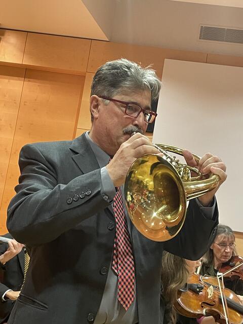 Zsolt Simon spielte das Solo in "Die Post im Walde" von Heinrich Schäffer.