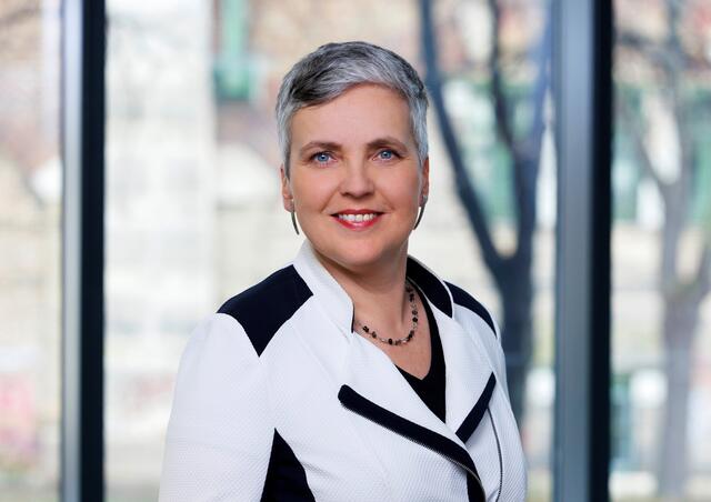 Mag. (FH) Michaela Kreitmayer „Mitarbeitende suchen Perspektiven für die Zukunft. Unternehmen, die das bieten können, werden den Arbeitskräftemangel deutlich besser bewältigen.“ | Foto: feelimage / Matern