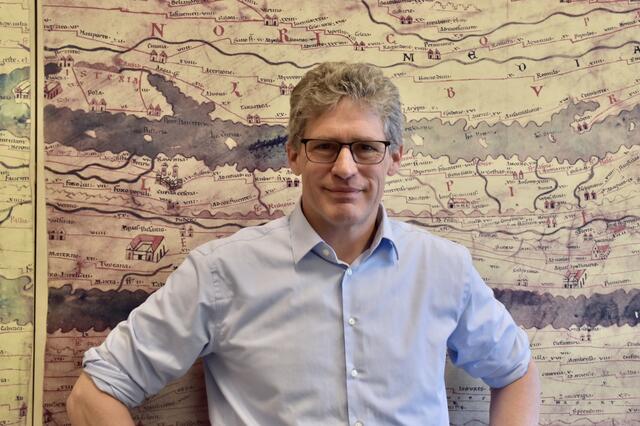 Christoph Öllerer leitet die Ausgrabungen am Karlsplatz. Er ist für die Organisation sogenannter Rettungsgrabungen zuständig.  | Foto: Salme Taha Ali Mohamed