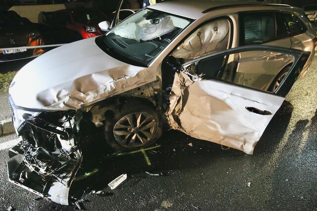 Im Gemeindegebiet von Wolfern stießen am Freitagabend gegen 19 Uhr zwei Fahrzeuge zusammen. Eine Person musst zur Kontrolle ins Krankenhaus gebracht werden. 