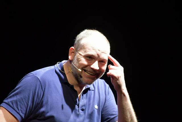 Kabarettist Thomas Stipsits sorgte in der Murauer WM Halle für beanspruchte Lachmuskeln. | Foto: Anita Galler