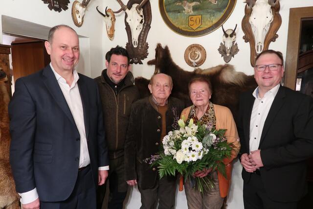 von li nach re: GGR Ecker Markus, Daschütz Christoph (Bauernbund), Jubilare Siderits Ernst und Siderits Hannelore, Bürgermeister Aigner Franz | Foto: Marktgemeinde Kirchberg/Wagram