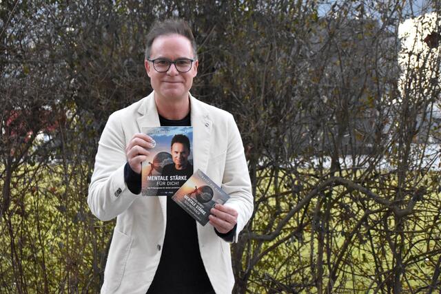 Tirolpremiere: Mentalexperte Manuel Horeth beehrt Schwaz und Kufstein mit seinem Bühnenprogramm „Mentale Stärke für Österreich!". | Foto: Barbara Fluckinger