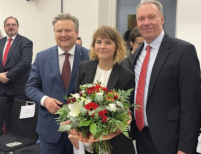 Bürgermeister Michael Ludwig, Bezirksvorsteherin Stefanie Lamp und Bezirksvorsteher a.D. Franz Prokop (v.l.) | Foto: mjp