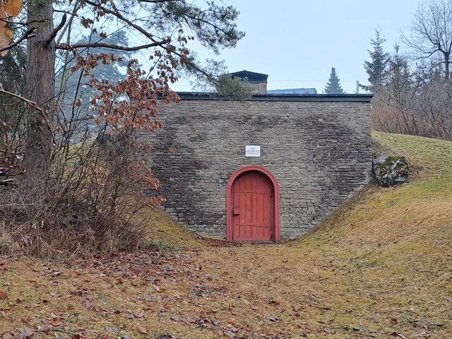 Der Wasserspeicher der Gemeinde Mils ist in die Jahre gekommen. Im Bereich des Funparks wird in diesem Jahr ein neuer Hochbehälter gebaut, um die Trinkwasserversorgung weiterhin zu gewährleisten. | Foto: Gemeinde Mils