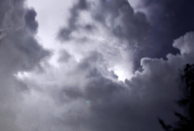 Bleiben bis zum Wochenstart Dauergast: Die Wolken. | Foto: Margarete Hochstöger