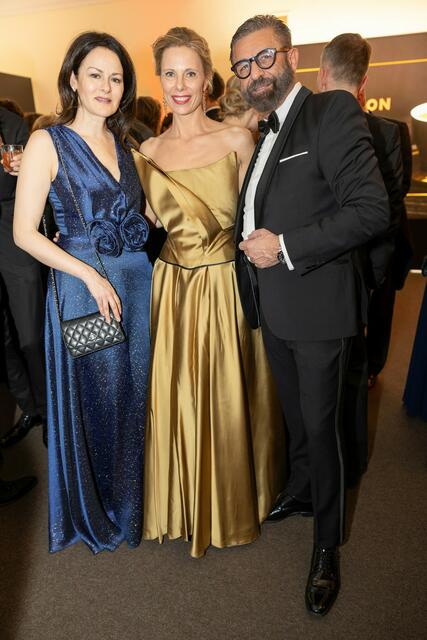 v.l.n.r. Stardesignerin Anelia Peshev, PR-International GF Gloria Traxl, Mauro Maloberti  | Foto: Rene Brunhölzl