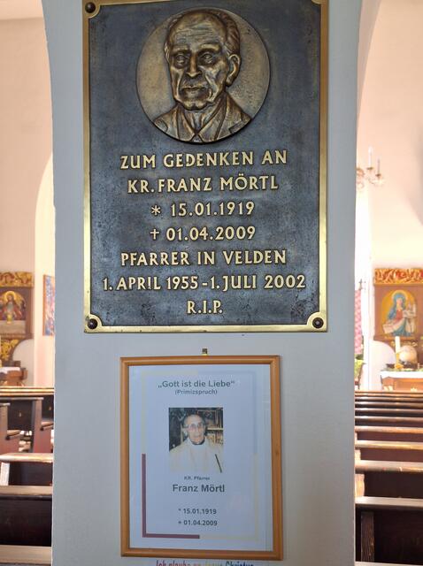 Pfarrer Franz Mörtl war mein Taufpfarrer, unser Religionslehrer in der Schule und für die Buben ein sportlicher Begleiter am Fußballplatz und am Eislaufplatz. Auch meinen Sohn ließ ich in meiner Heimatkirche taufen.