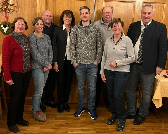 Bild v.l.n.r.: DI Adelheid Gerl, Ing. Verena Brabec-Wolf, Josef Breitner, Ortsbauernratsobfrau Erika Berger, Manfred Edelbacher, Franz Wallner, ÖkR Liselotte Wolf, Bgm Josef Schmidl-Haberleitner