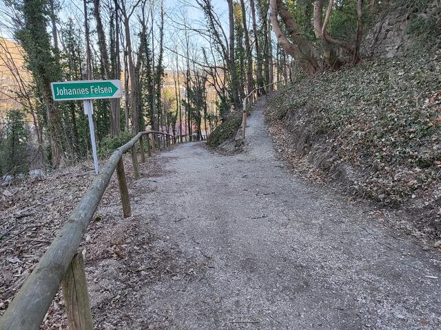 hier lohnt sich der Abstecher zum Johannes Felsen... | Foto: I.Wozonig