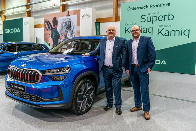 Österreich-Premiere des neuen Kodiaq in bei der Automesse Ried. Am Bild: Markus Stifter, Markenleiter Škoda Österreich mit Hannes Stangl, Markenleiter Škoda Autohaus Lang. | Foto: Skoda