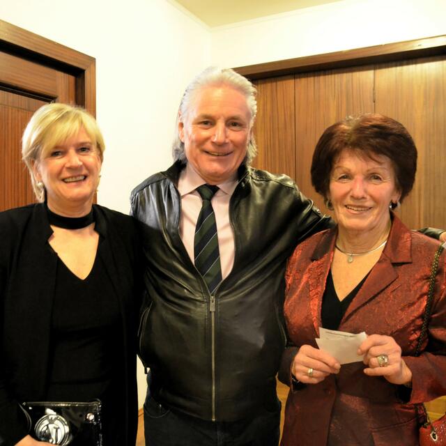 Lisbeth und Peter Gasser mit Margarete Klammer