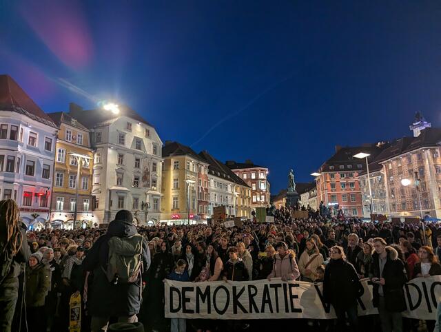 Die Demonstration war solidarischen Bündnis für Menschenrechte und Demokratie Graz organisiert worden. Demonstriert wurde für mehr Demokratie, den Klimaschutz und gegen Ausländerfeindlichkeit. | Foto: Inside Graz