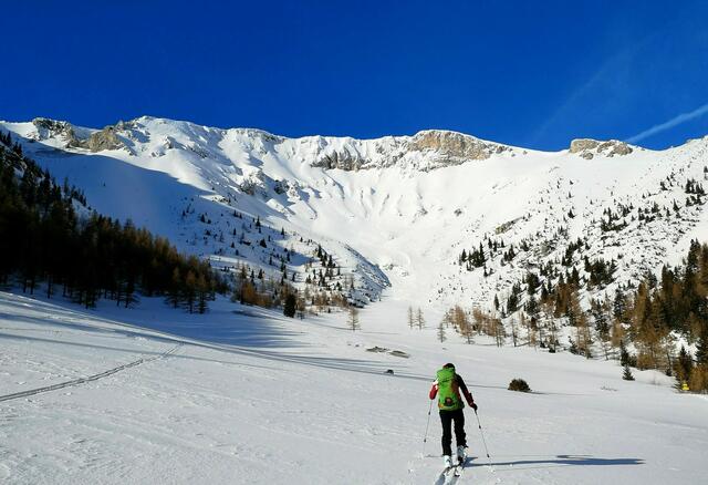 Zu jeder Jahreszeit zeigt der Naturpark Mürzer Oberland seine Qualitäten – wie bei einer Skitour im Raxgebiet. | Foto: Steininger