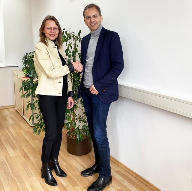 Staffelübergabe: Beatrix Karl übernahm von Walter Vogel den Vorsitz der Pädagogischen Hochschulen Österreichs. | Foto: Konstantinov