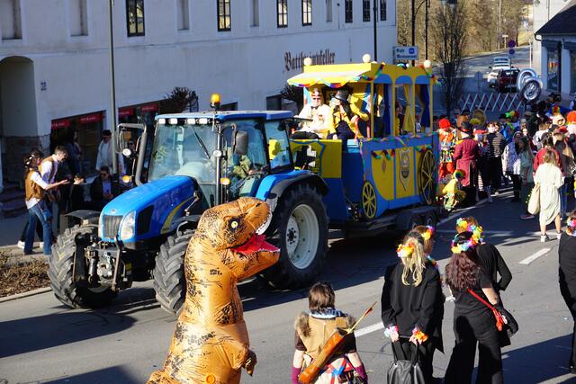 Der Faschingsumzug durch Güssing ist einer der größten in der Region. Er beginnt am Faschingdienstag um 14.00 Uhr. | Foto: Martin Wurglits