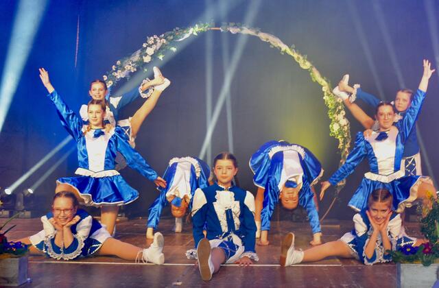 Die Gardetänzerinnen der Musikschule Aspang (Faschingsgilde Aspang), unter der Leitung von Irina Gremmel  eröffneten den „Aspanger Fasching“ | Foto: Elisabeth Peinsipp