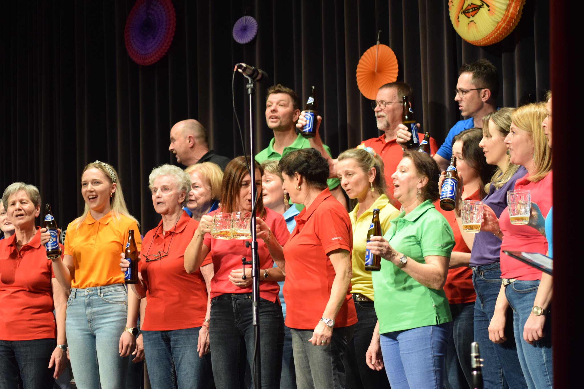 Musik und Spaß: Faschingszauber und freudige Unterhaltung im ...