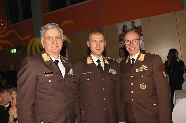 ABI Josef Pirstinger mit den Feuerwehr-Ehrengästen Christian Leitgeb und Johann Diethart. | Foto: FF Mooskirchen