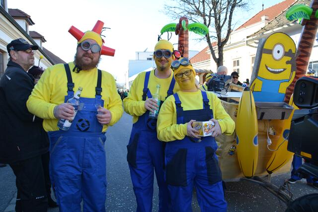 Die Freiwillige Feuerwehr Mattersburg war als lustige Minions-Truppe verkleidet. | Foto: Jennifer Flechl