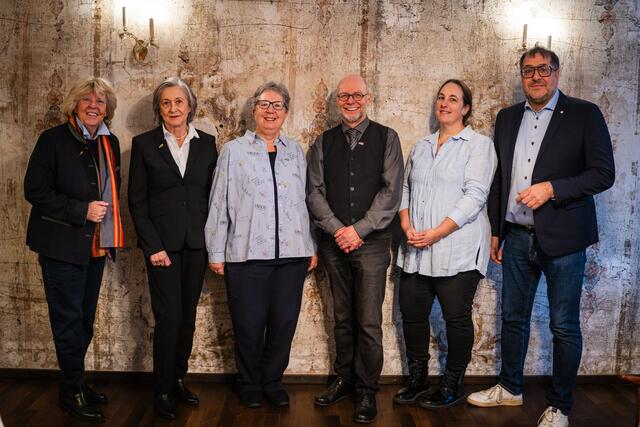 Karin Bauer, Gerda Springer, Klara Neurauter, Robert Senn, Franziska Appler, Franz X. Gruber

  | Foto: Das neue Innsbruck