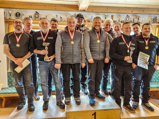 Die erfolgreiche Siegermannschaft des EV Steinach sicherte sich den Bezirksmeistertitel vor den Mannschaften Matrei 1 und Matrei 2 