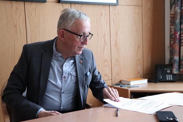 Bürgermeister Herbert Mayer berichtete über zahlreiche anstehende Projekte im Jahr 2024 | Foto: Celina Leitner