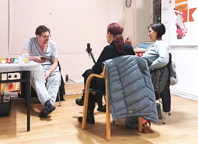 Gerhard Fresacher mit Andrea Schuller-Ninaus und Brigitte Chyba im Gespräch | Foto: Ambrusch-Rapp