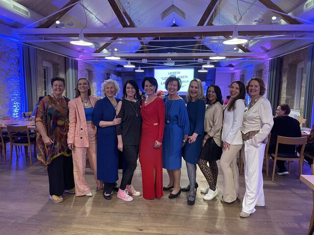 (v.l.) Daniela Fürlinger, Ulrike Mayer „Die Mayerin“, Renate Beinhauer, Gabriele Gaubmann, Susanne Tichy (Obfrau), Christa Saitz, Pia Kasa, Susanne Shoumann, Andrea Esuna, Sonja Sagan | Foto: Daniel Ollram