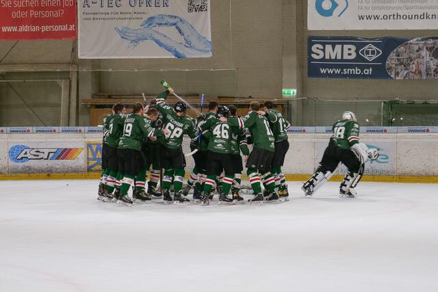 Geschafft: Gegen die Frogs machte man mit einem 5:2-Sieg alles klar. | Foto: Teichpiraten