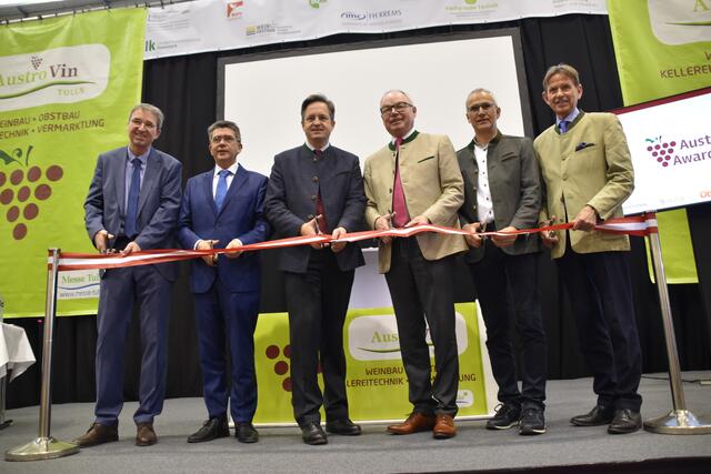 Wolfgang Strasser, Geschäftsführer Messe Tulln, Bürgermeister Peter Eisenschenk, Präsident der NÖ Landes-Landwirtschaftskammer und Präsident des Österreichischen Weinbauverbandes Johannes Schmuckenschlager, LH-Frau Stv. Stephan Pernkopf in Vertretung von Landeshauptfrau Johanna Mikl-Leitner, Präsident des Bundesobstbauverbandes Österreich Manfred Kohlfürst und Obmann Club Landtechnik Austria, Rudolf Dietrich. | Foto: Joachim Pricken