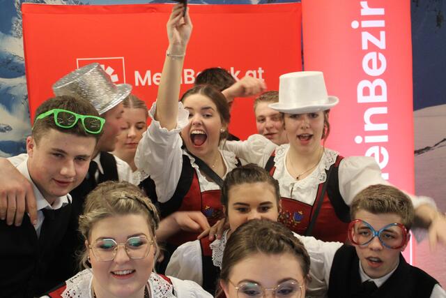 Partystimmung beim Bauernbundball 2024 vor der BezirksBlätter-Fotobox. | Foto: BezirksBlätter